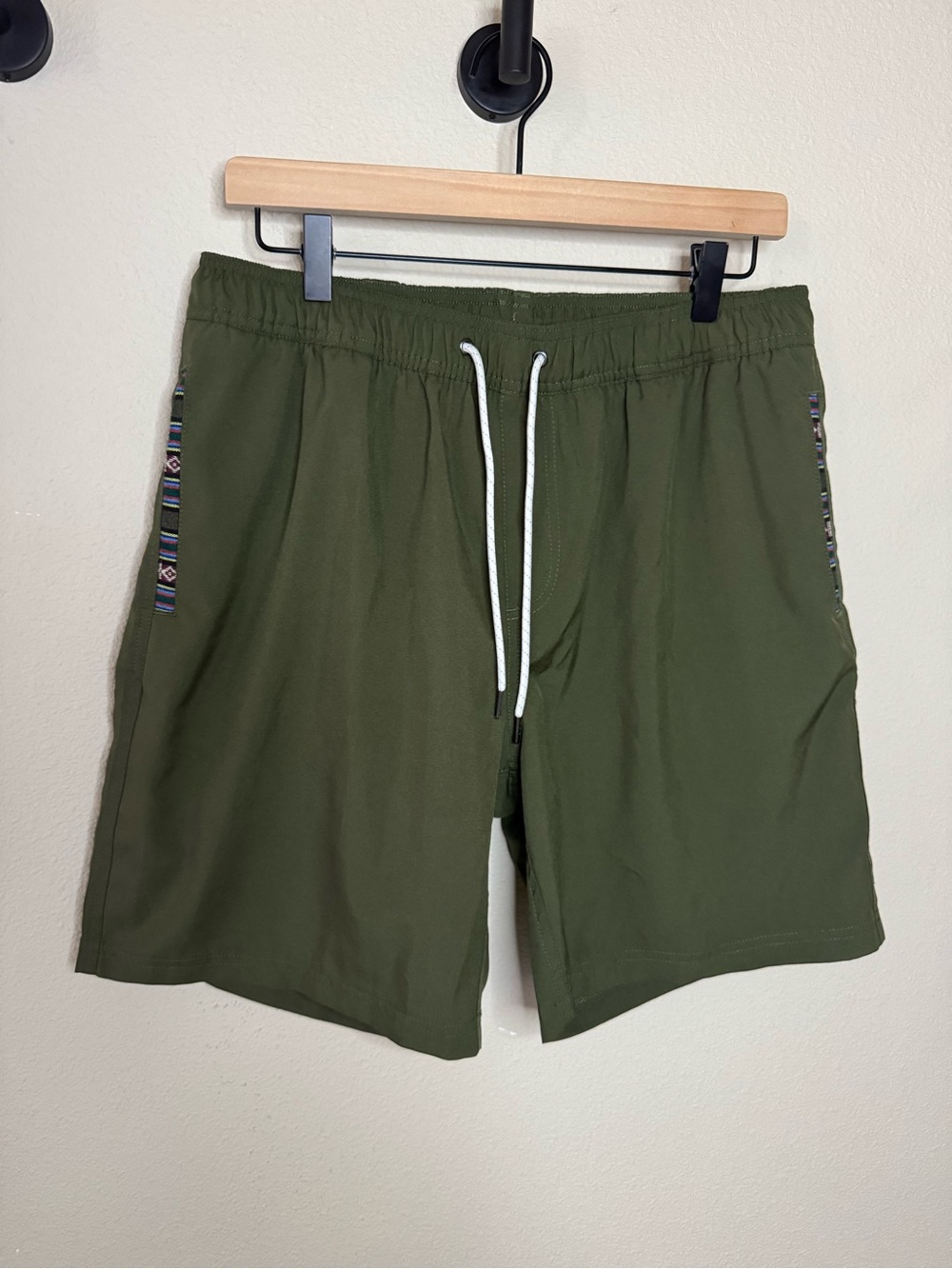 WOWIE Nomad 3.0 Men’s Olive Hybrid Shorts Large Drawstring Stretch Casual